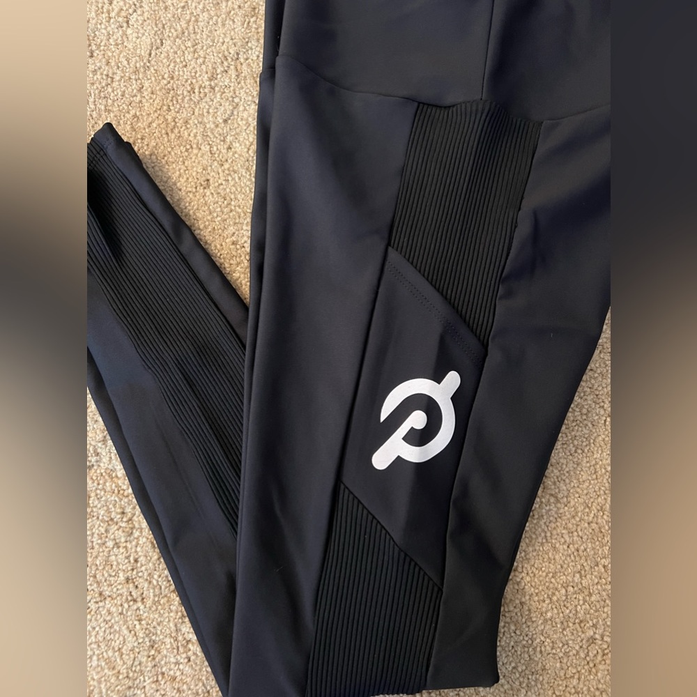 Peloton Show Up Ribbed Side Pocket Logo Leggings